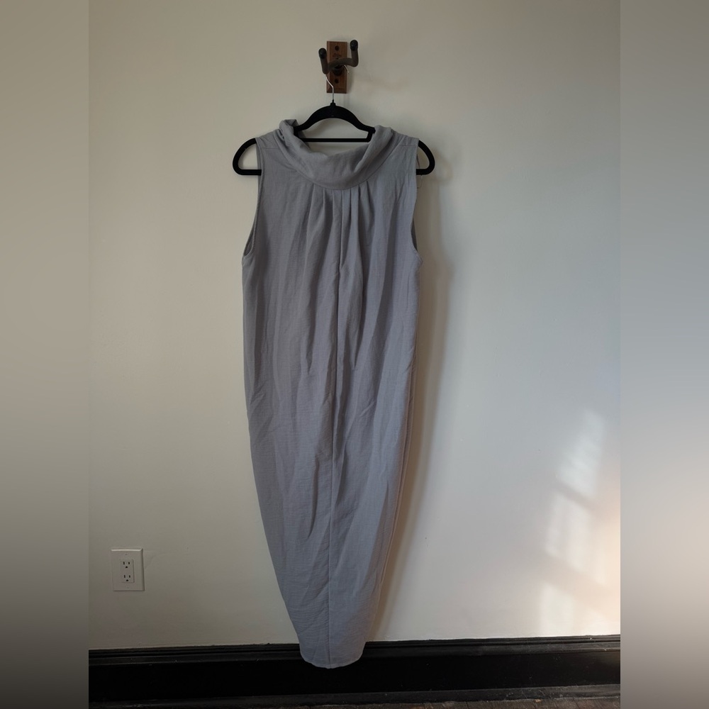 Grey summer Zara dress. It looks amazing on. Very elegant